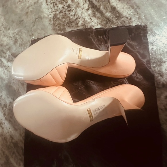 BEAUTIFUL GUCCI PUMP PEACH COLORED SANDALS! NEVER WORN! BRAND NEW!! WITH BOX! - Picture 3 of 16
